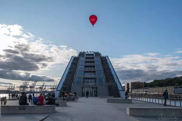 Dockland mit Heissluftballon