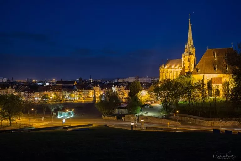 Blick auf Erfurt zur blauen Stunde