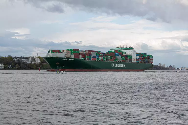 Containerschiff Evergreen
