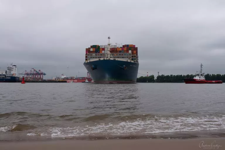 Containerschiff Mol Tribute