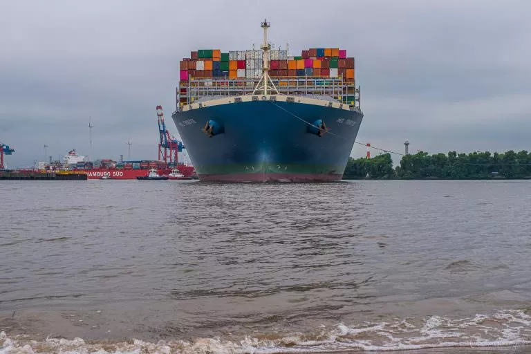 Containerschiff Mol Tribute