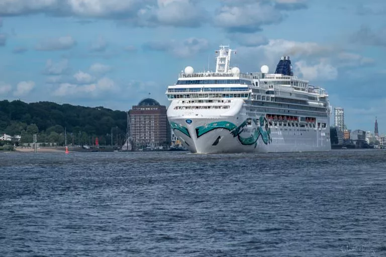Kreuzfahrtschiff Norwegian Jade in Hamburg