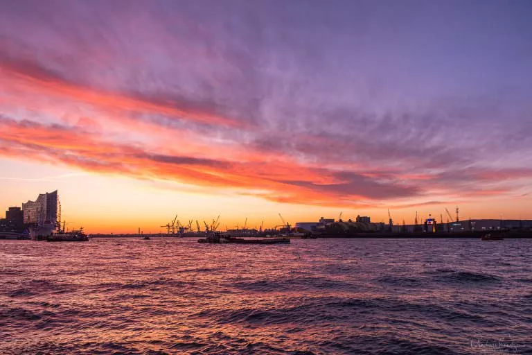Sonnenaufgang am Hafen