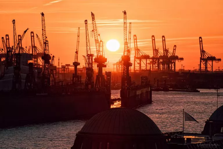 Sonnenuntergang am Hamburger Hafen 1602 II
