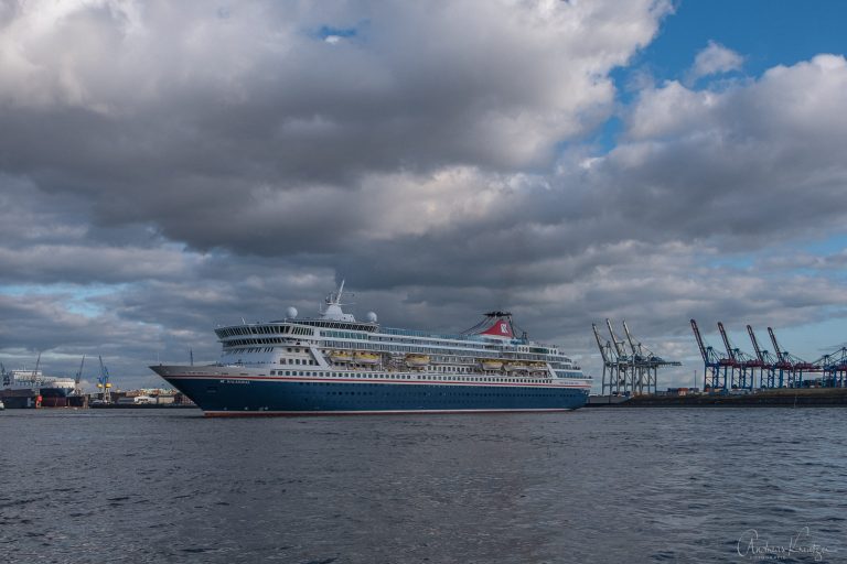 Kreuzfahrtschiff Balmoral in Hamburg
