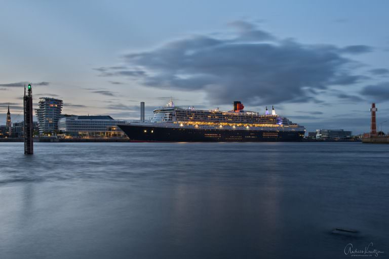 Queen Mary 2 - 0614 